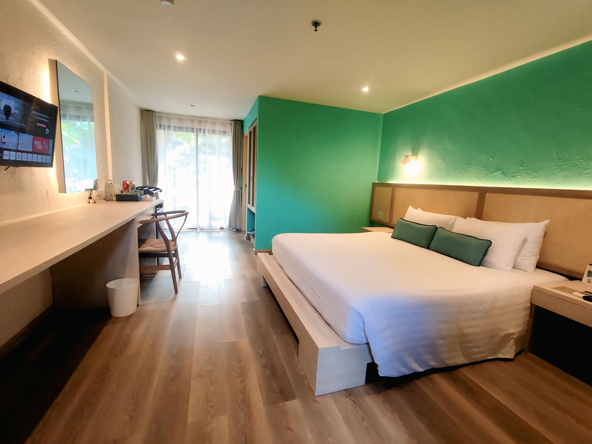 Deluxe king room