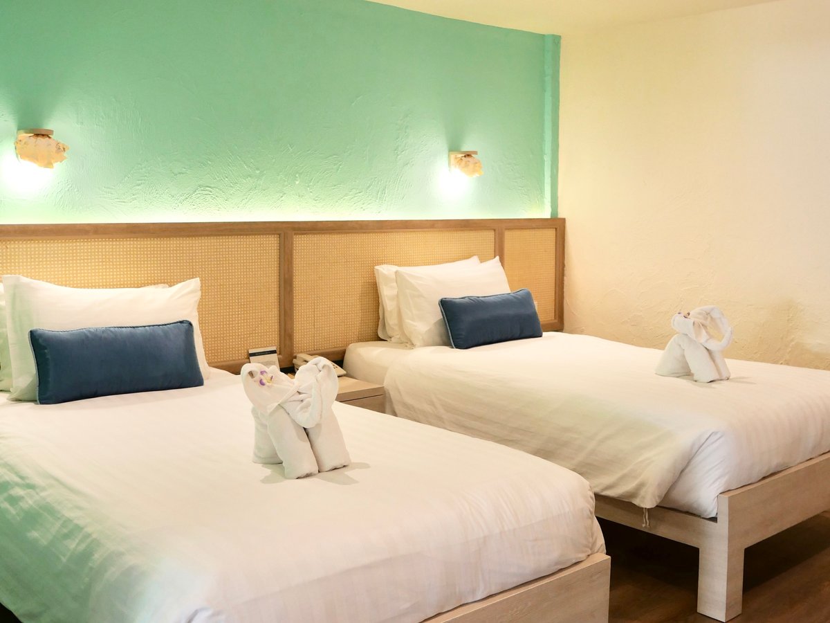 Twin room with two single beds